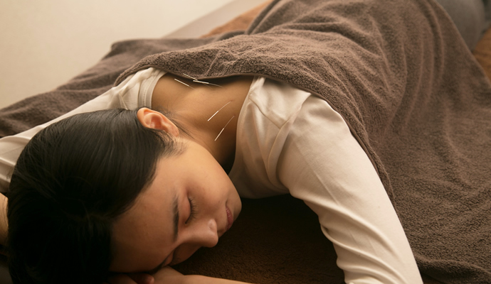 体内に蓄積した「気」を、最細の鍼で外へ逃がす